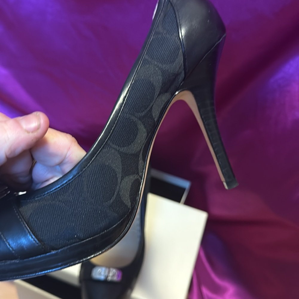 Coach Camille black leather and fabric size 9 heels in like new condition - Picture 9 of 9